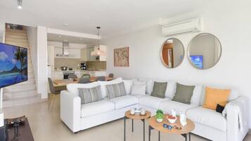 Villa, 3 Bedrooms, Terrace | Living area