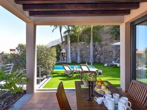Villa, 3 habitaciones, terraza | Restaurante al aire libre