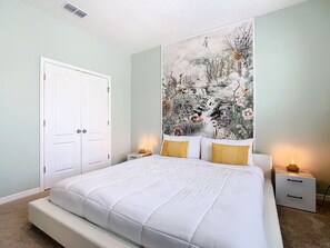 6 bedrooms, desk, travel cot, free WiFi