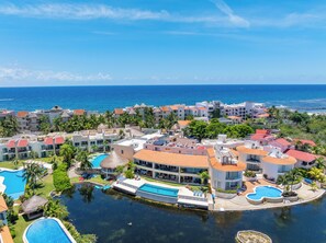 Front of property - Lagoon Front Infinity Pool Paddleboard And Fun Puerto Aventuras (Puerto Aventuras)