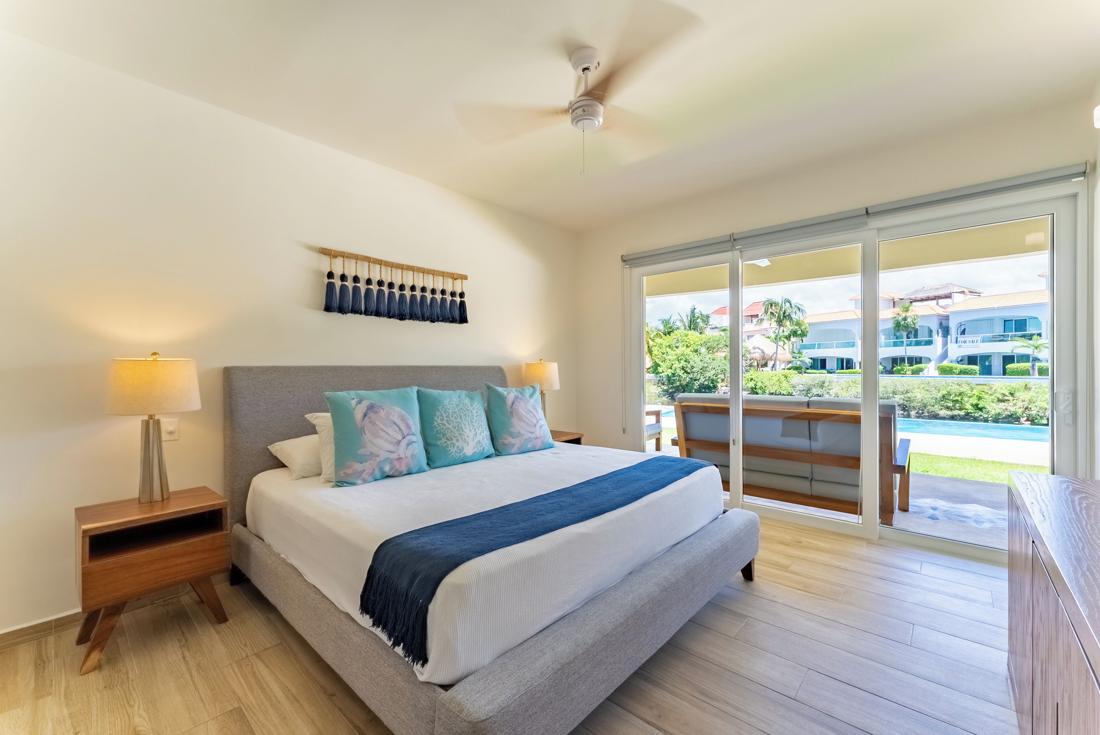 Departamento Deluxe, 2 habitaciones, vista al lago, planta baja | Caja de seguridad en la habitación, cortinas blackout y insonorización 