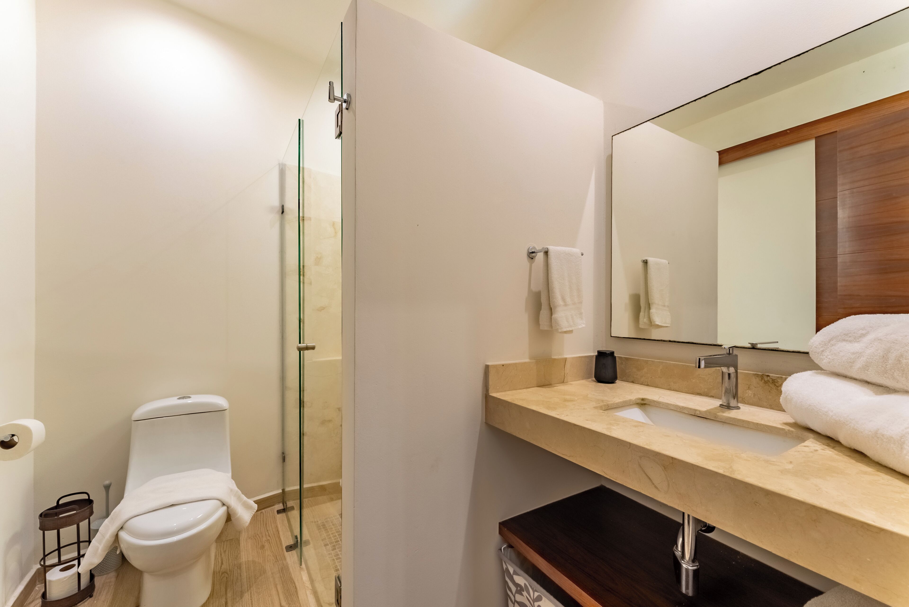 Deluxe Apartment, 2 Bedrooms, Lake View, Ground Floor | Bathroom | Shower, free toiletries, hair dryer, towels