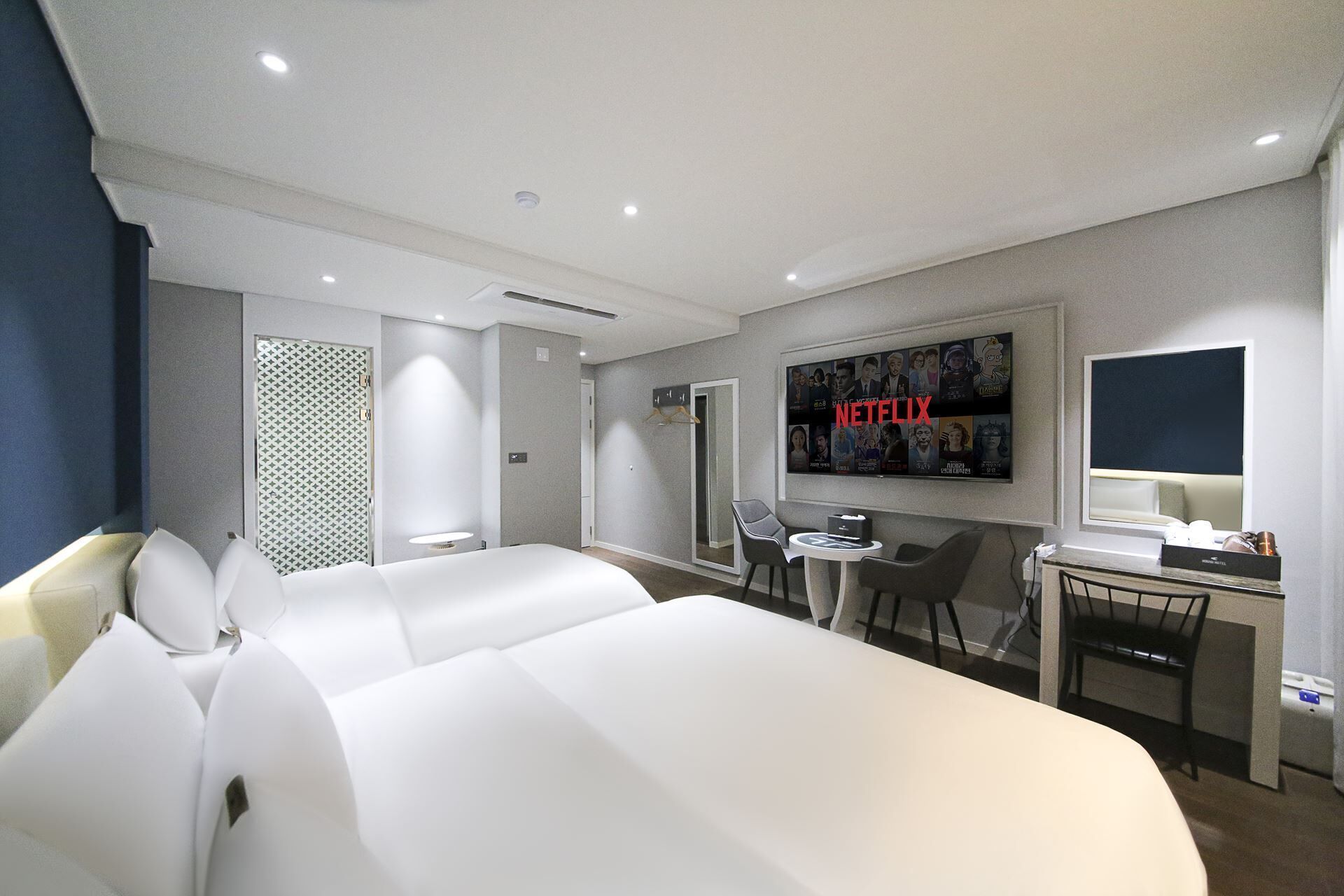 Twin Room, Lake View | Laptop workspace, blackout drapes, soundproofing, free WiFi