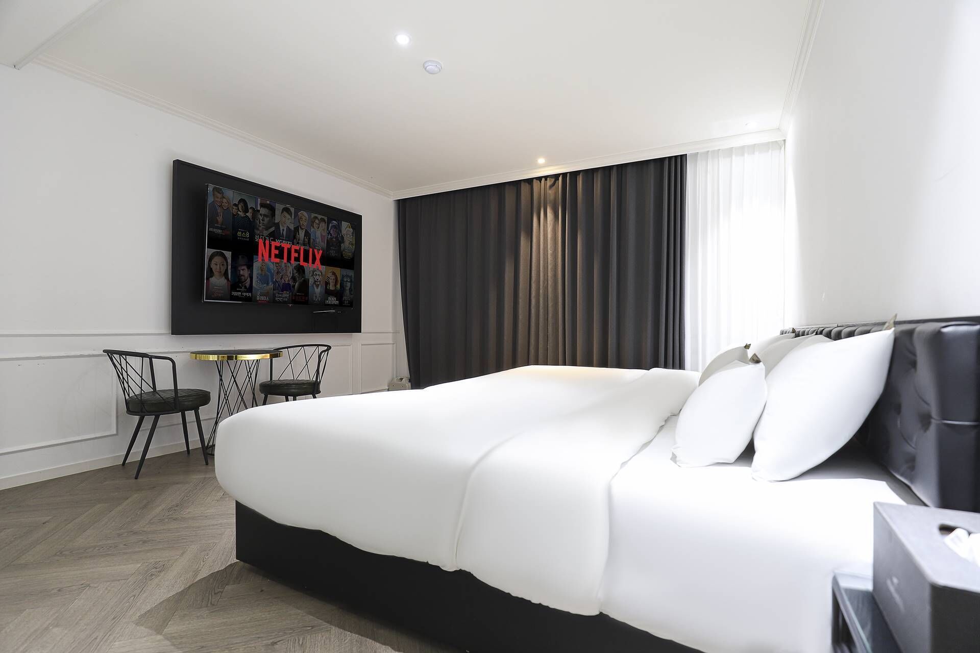 Family Room | Laptop workspace, blackout drapes, soundproofing, free WiFi