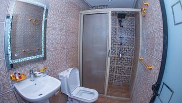 Suite Familiale, balcon, vue ville | Salle de bain