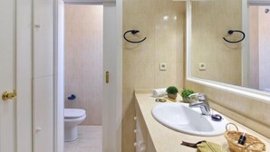House, 3 Bedrooms, Terrace | Bathroom - Global Bungalow Sonnenland Los Tinos II 45 8909 (San Bartolomé de Tirajana)