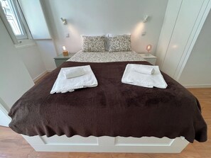 1 bedroom, iron/ironing board, free WiFi, bed sheets - Lisbon T1 Balcony w river views, R Cidade Cardiff (Lisboa ciudad)