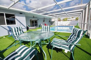 Una piscina cubierta
