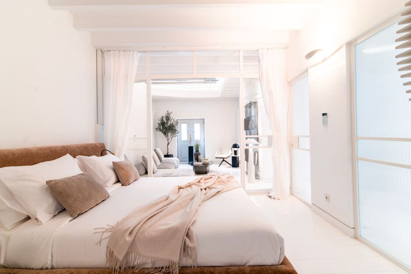 4 bedrooms, desk, iron/ironing board, free WiFi