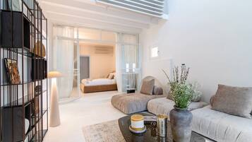 4 bedrooms, desk, iron/ironing board, free WiFi