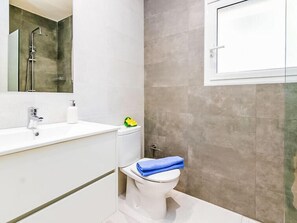 Ferienhaus, 4 Schlafzimmer, Terrasse | Badezimmer