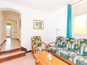 House, 4 Bedrooms, Terrace | Ruang tamu