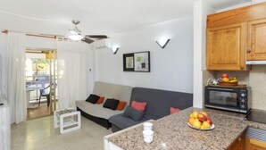 House, 2 Bedrooms, Terrace | Bahagian dalam