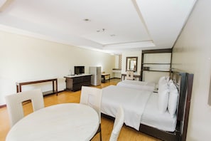 Chambre Premium, 1 lit une place, vue piscine | Draps fournis