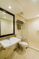 Premium Room, 1 Twin Bed, Pool View | Bathroom | Shower, hair dryer, bidet, towels