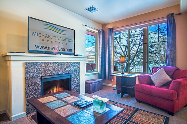 Interior - 2BD Sweetwater Condo - Community Park, Pool + Hot Tub (Hailey)