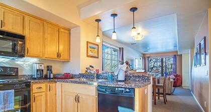 2BD Sweetwater Condo - Community Park, Pool + Hot Tub