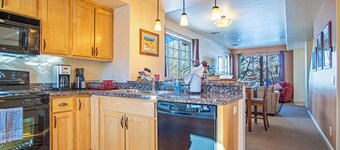 2BD Sweetwater Condo - Pool, Hot Tub, Gym, Theatre