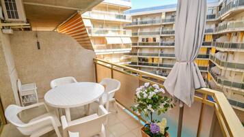 Rumah, 2 kamar tidur, teras | Tempat makan outdoor