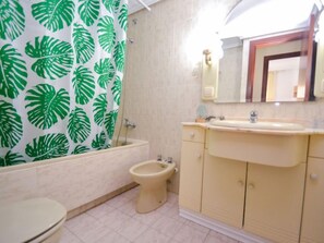 Maison, 2 chambres, terrasse | Salle de bain