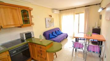 House, 2 Bedrooms, Terrace | Bahagian dalam