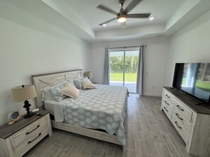 3 bedrooms, iron/ironing board, travel cot, WiFi - Cozy New Construction Home in Cape Coral (Cape Coral)