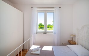 3 間睡房、可攜式嬰兒床、免費 Wi-Fi、床單