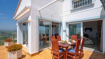 Villa, 4 Bedrooms, Terrace | Outdoor dining