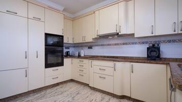 Villa, 4 Bedrooms, Terrace | Private kitchen
