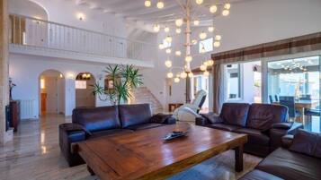 Villa, 4 Bedrooms, Terrace | Living area