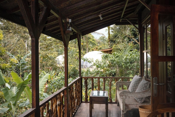 Quarto casal luxo, vista para o jardim | Wi-Fi de cortesia