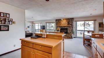Condo, 3 Bedrooms | Interior