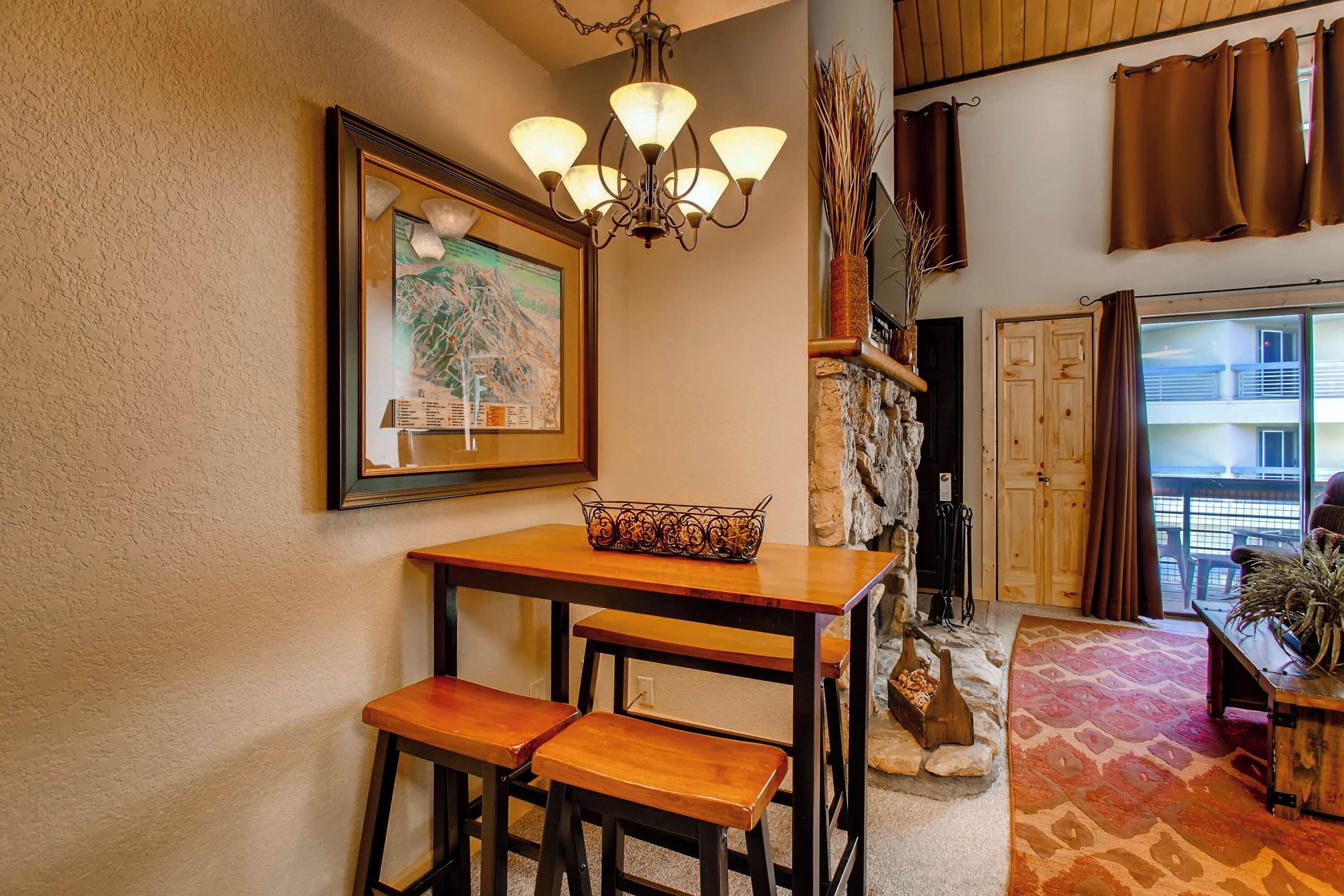 Condo, 2 Bedrooms | Dining