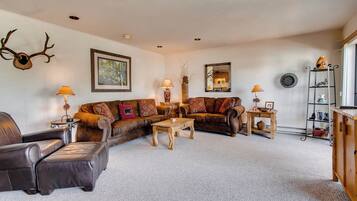 Condo, 3 Bedrooms | Living area