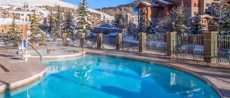 Apartamento, 1 habitación | Piscina | Una piscina cubierta, una piscina climatizada