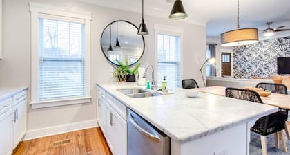 Belmont & Broadway, Perfect Townhouse for Groups