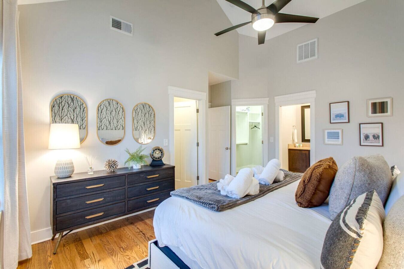 3 多间卧室、办公桌、熨斗/熨衣板、免费 WiFi