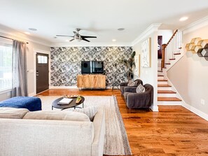 Smart TV - Belmont & Broadway, Perfect Townhouse for Groups (Nashville)