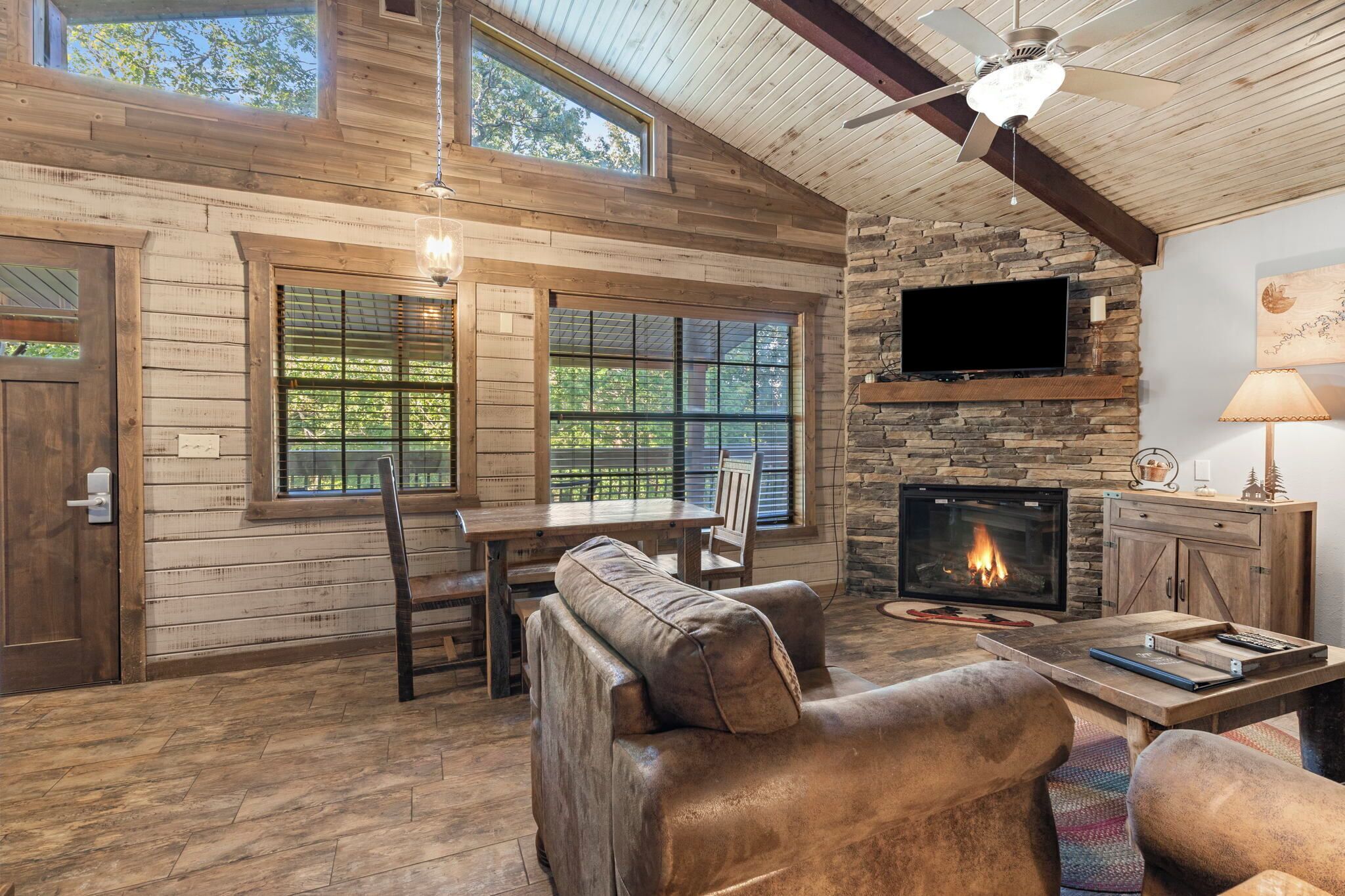 Table Rock Lakeside Cabin -Ticket Deals & Resort Perks Included! - Kimberling City, MO