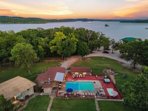 Exterior - Spacious Family Retreat | Free Boat Slip + Show Tickets (Branson)