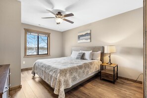 1 室のベッドルーム、アイロン / アイロン台、WiFi (無料)、ベッドシーツ