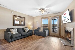 スマートテレビ、暖炉、DVD プレーヤー