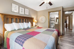2 bedrooms, iron/ironing board, free WiFi, bed sheets - Lakefront, 2 bd/2 bath, Sleeps 8. Exclusive Ticket Deals and Resort Perks! (Branson)