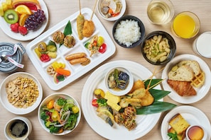 Daily buffet breakfast (JPY 1800 per person)
