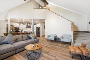 Smart TV, chimenea y reproductor de DVD 