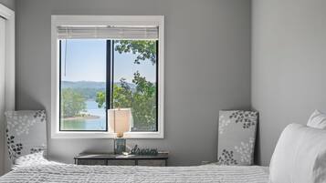 1 bedroom, iron/ironing board, WiFi (free), bed sheets