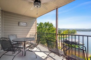 Outdoor dining - Direct Lakefront Condo, sleeps up to 4, Resort Perks and Ticket Deals! (Branson)