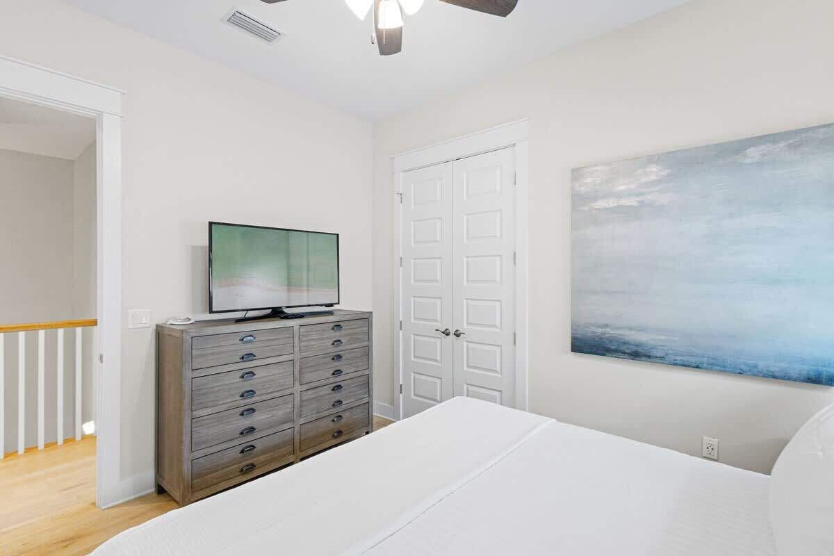 3 bedrooms, iron/ironing board, travel crib, free WiFi