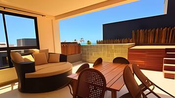 Villa | Outdoor dining