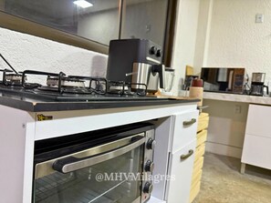 Villa | Cucina privata | Frigorifero, microonde, pentole/stoviglie/utensili